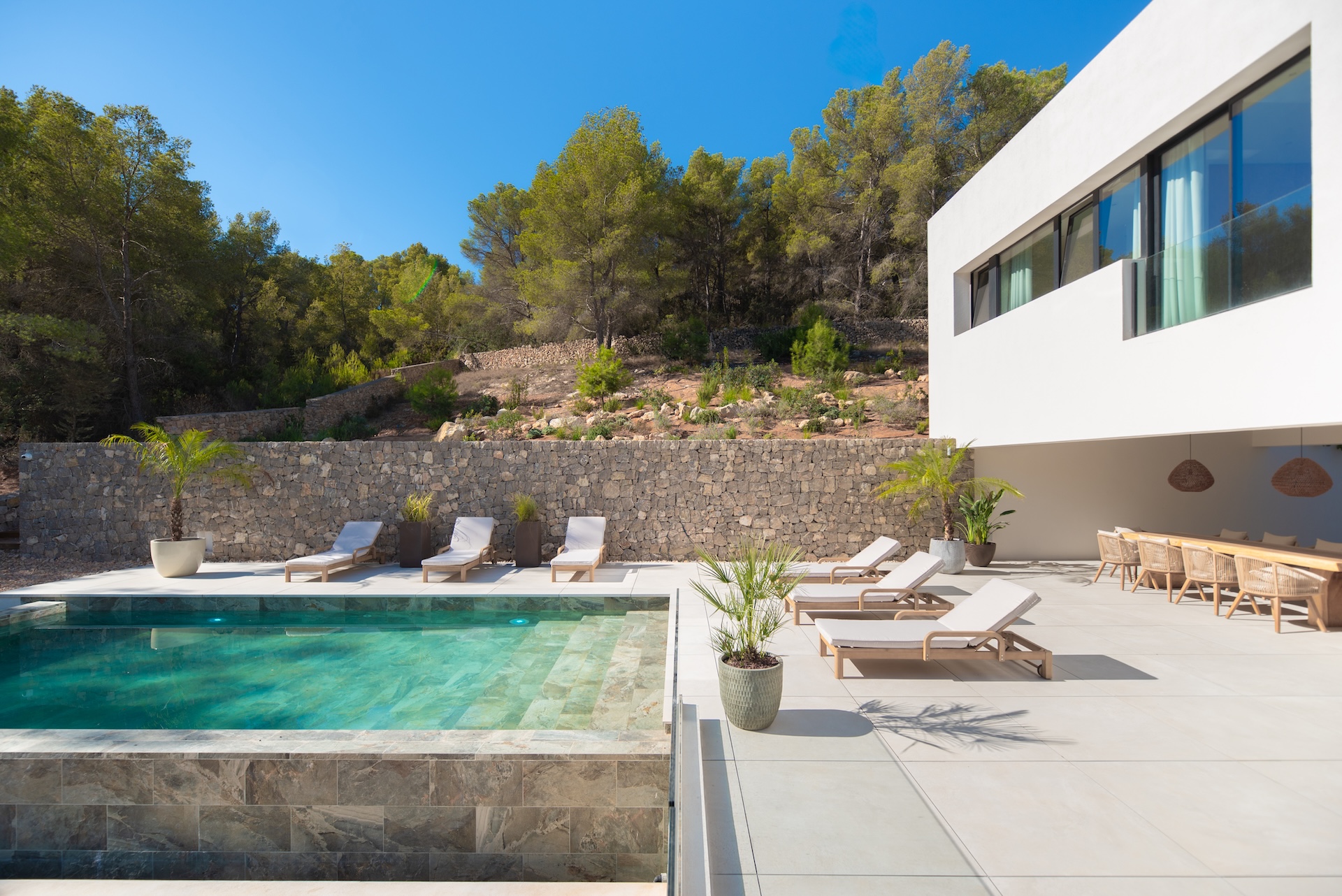Resa Estates Ibiza villa te koop modern 1. pool side.jpg